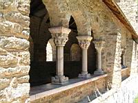 Abbaye Saint-Martin-du-Canigou, Colonnettes (1)